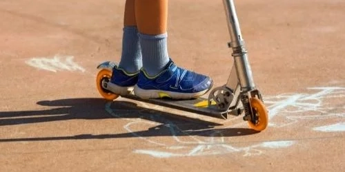 Children's kick scooters